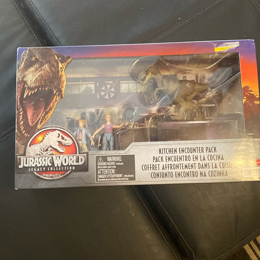 NIB Jurassic World Kitchen Encounter Figures
